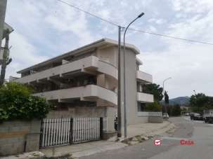Rent Two rooms, Basico