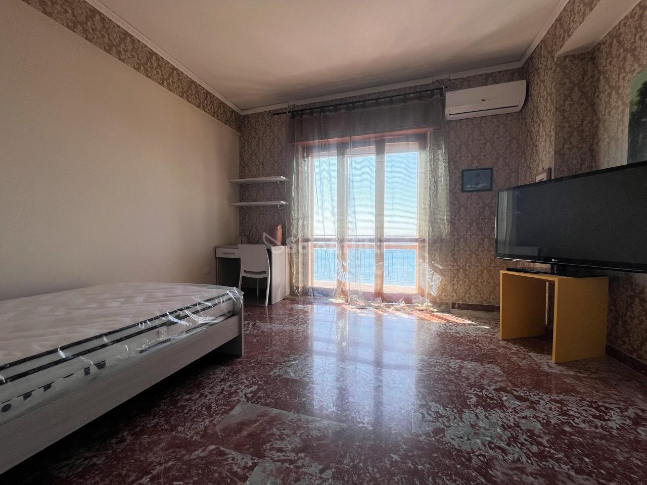 Rent Four rooms, Catanzaro foto