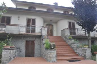 Sale Villa, Poppi