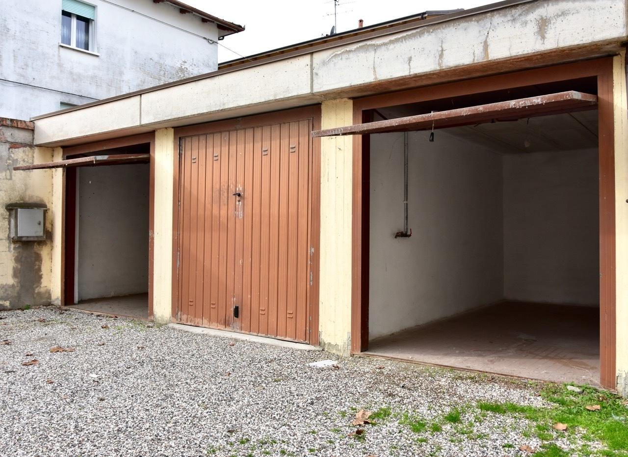 Garage Via Guido Cantelli San Vincenzo monolocale 25mq