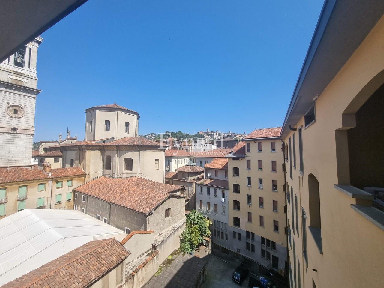 Venta Cuatro habitaciones, Bergamo foto
