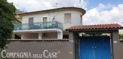 Sale Villa, Staletti