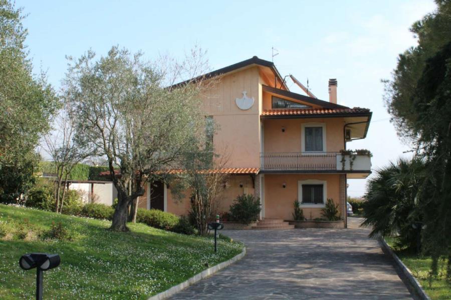 Villa bifamiliare 13 vani 304mq