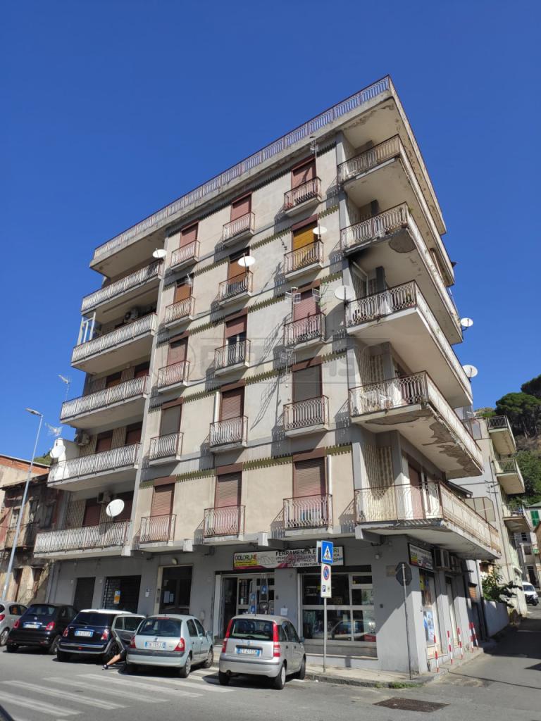 Renta Dos habitaciones, Messina foto