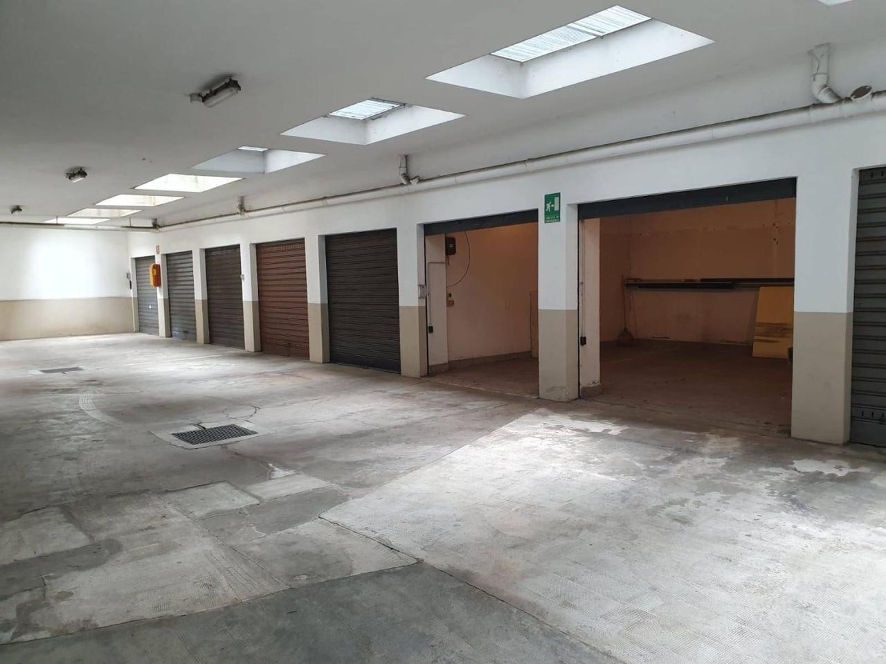 Sale Garage and parking spaces, Sesto San Giovanni foto