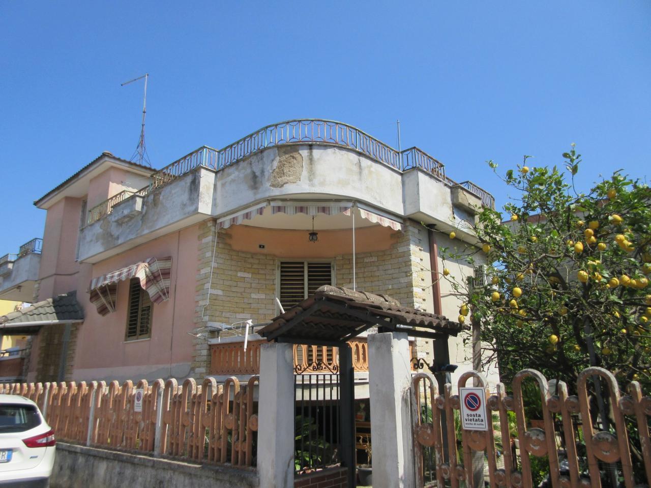 Sale Villa, Maddaloni foto
