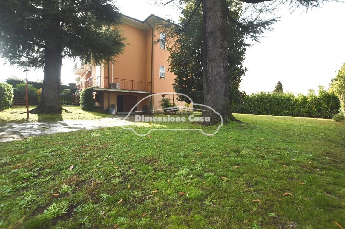 Sale Villa, Lucca foto