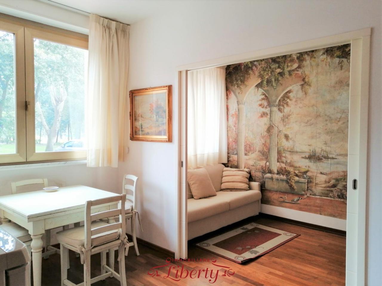 Sale Two rooms, Viareggio foto