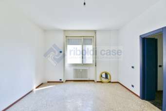 Sale Two rooms, Mariano Comense
