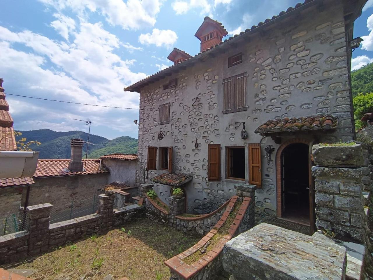 Sale Casa indipendente, Borgo a Mozzano foto