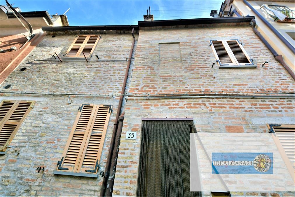 Casa indipendente Loro Piceno Via Monte Grappa Centro storico 5 vani 110mq