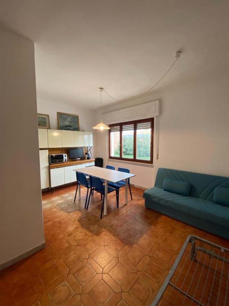 Rent Two rooms, Follonica foto