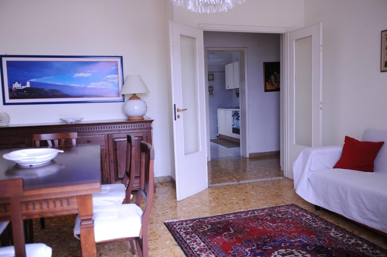 Rent Four rooms, Viareggio foto