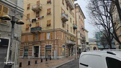Vendita Esavani, Genova