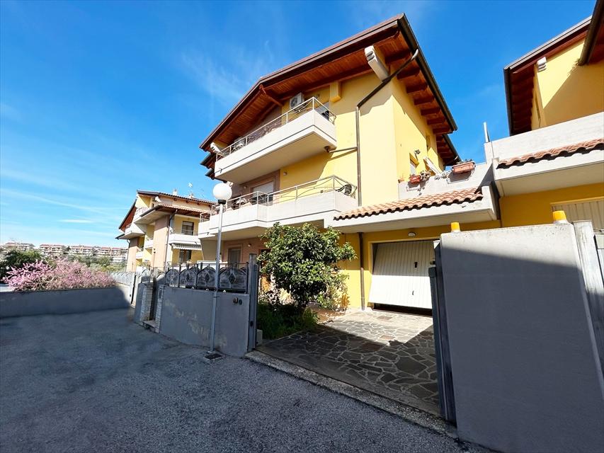 Verkauf Villa a schiera, Citta Sant'Angelo foto