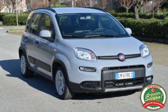 FIAT Panda Elettrica/Benzina 2023 usata, Italia