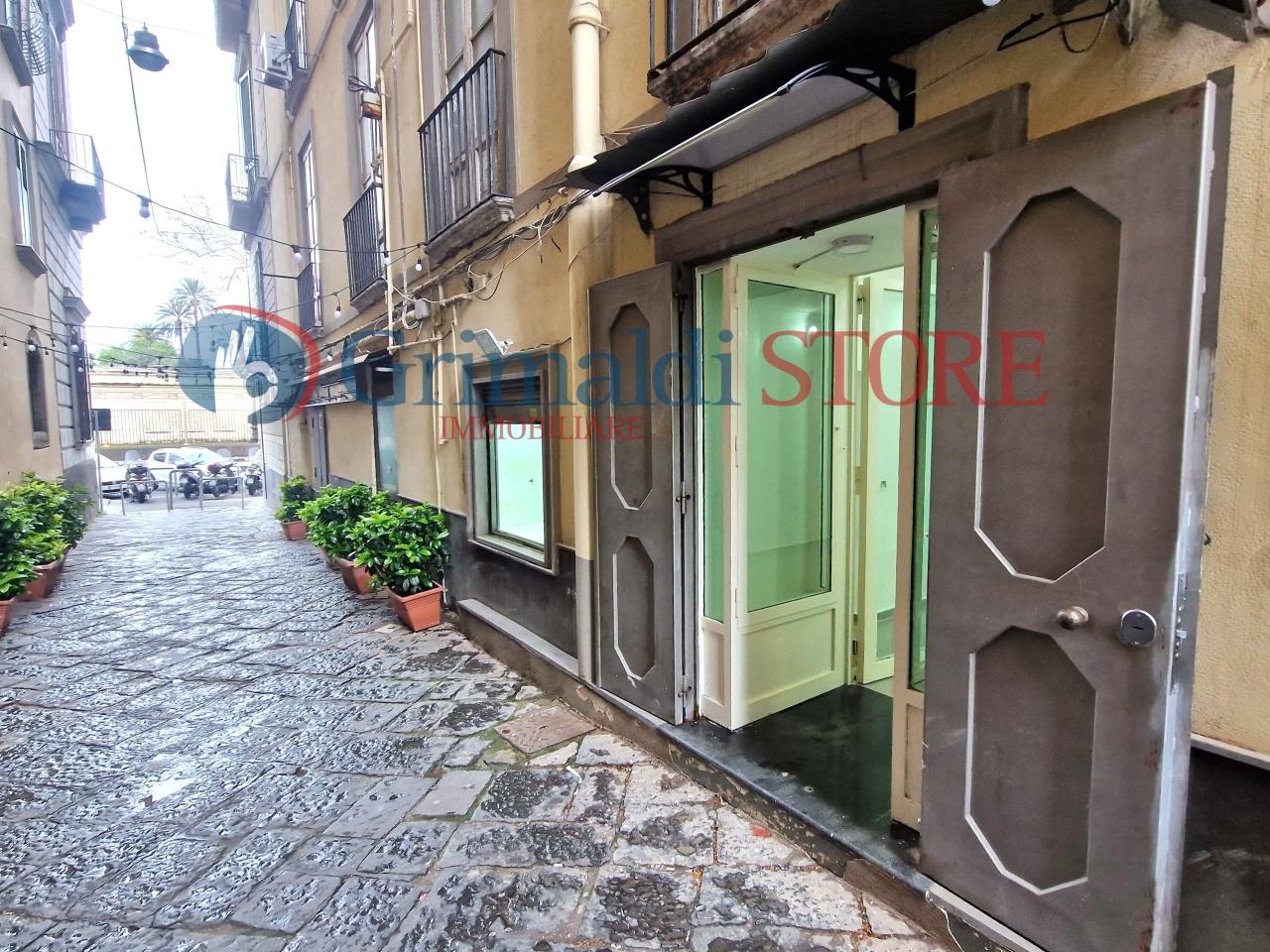 Rent Two rooms, Napoli foto