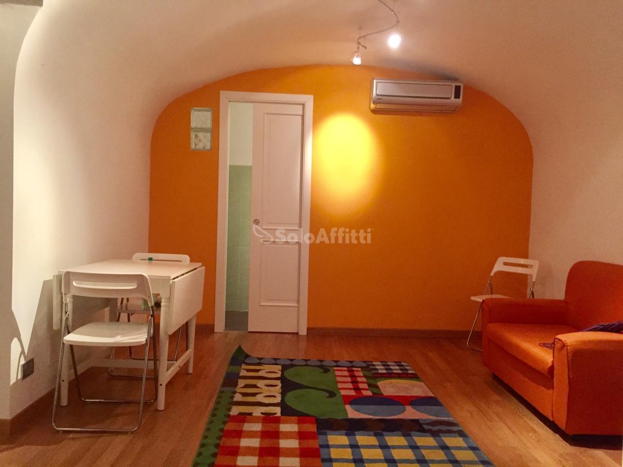 Rent Two rooms, Bari foto