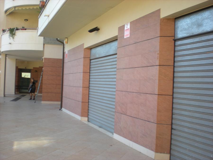 Sale Locale commerciale, Cerignola foto