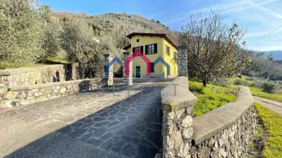 Sale Villa, Borgo a Mozzano