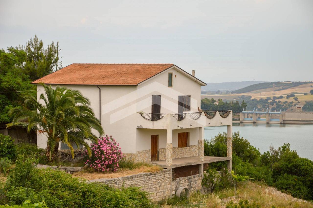 Villa con vista lago di Guardialfiera