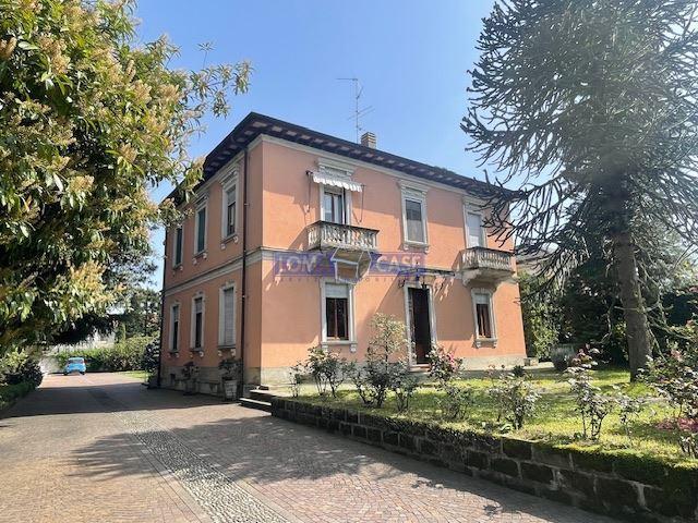 Sale Villa, Osnago foto