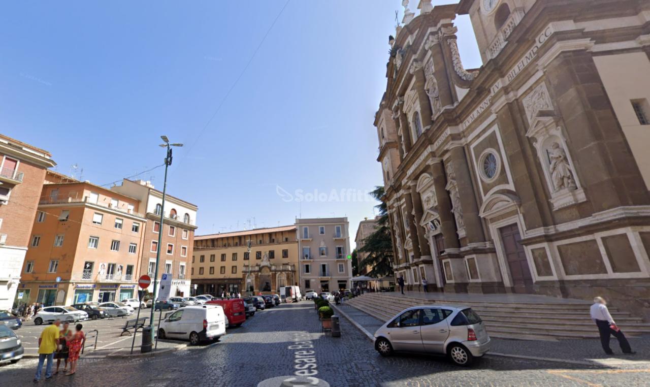 Piazza San Pietro monolocale 120mq