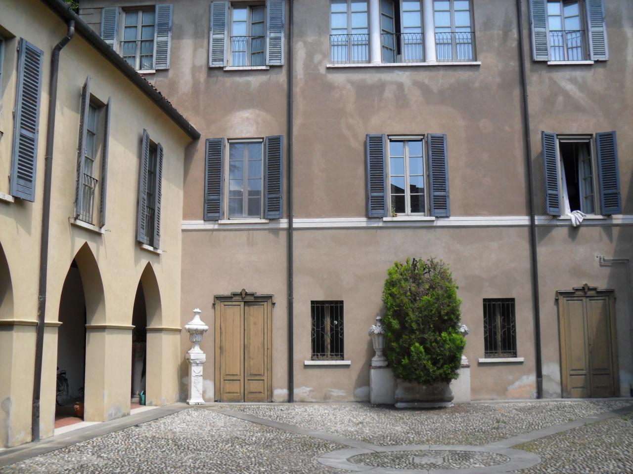 Rent Four rooms, Brescia foto