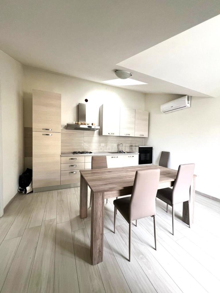 Rent Two rooms, Giussano foto