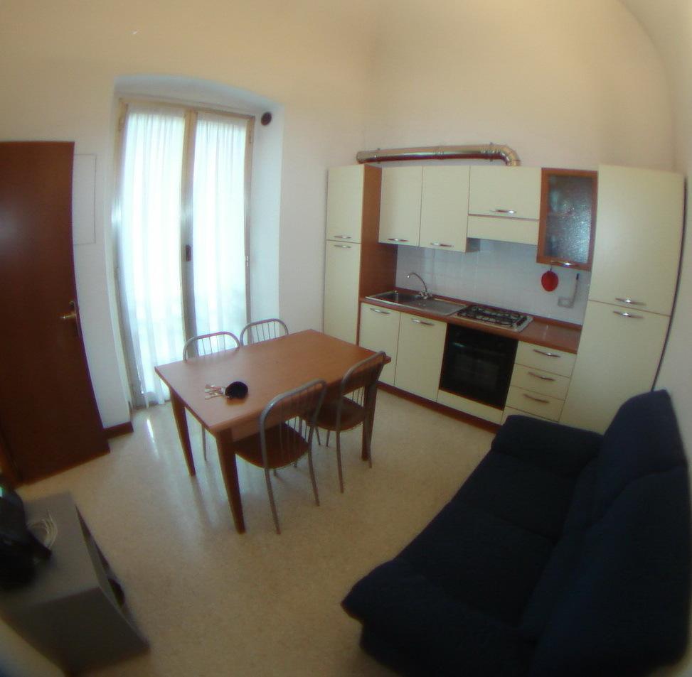 Rent Four rooms, Genova foto