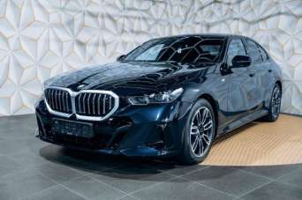 BMW 520 Elettrica/Diesel 2024 usata