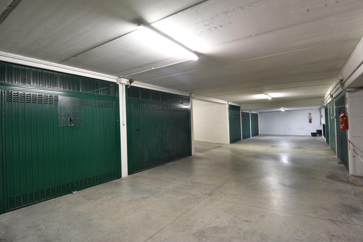 Aluguel Garage , Genova foto
