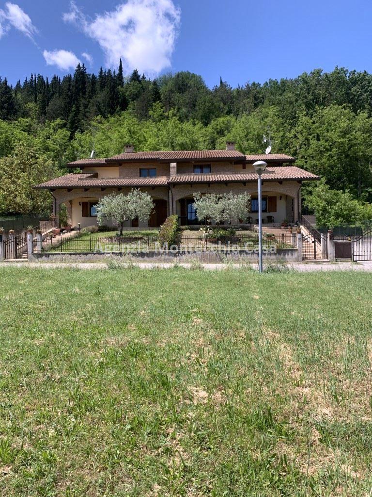 Sale Villa bifamiliare, Montecalvo in Foglia foto
