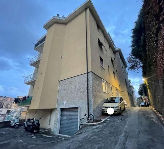 Verkoop Vier kamers, Genova foto
