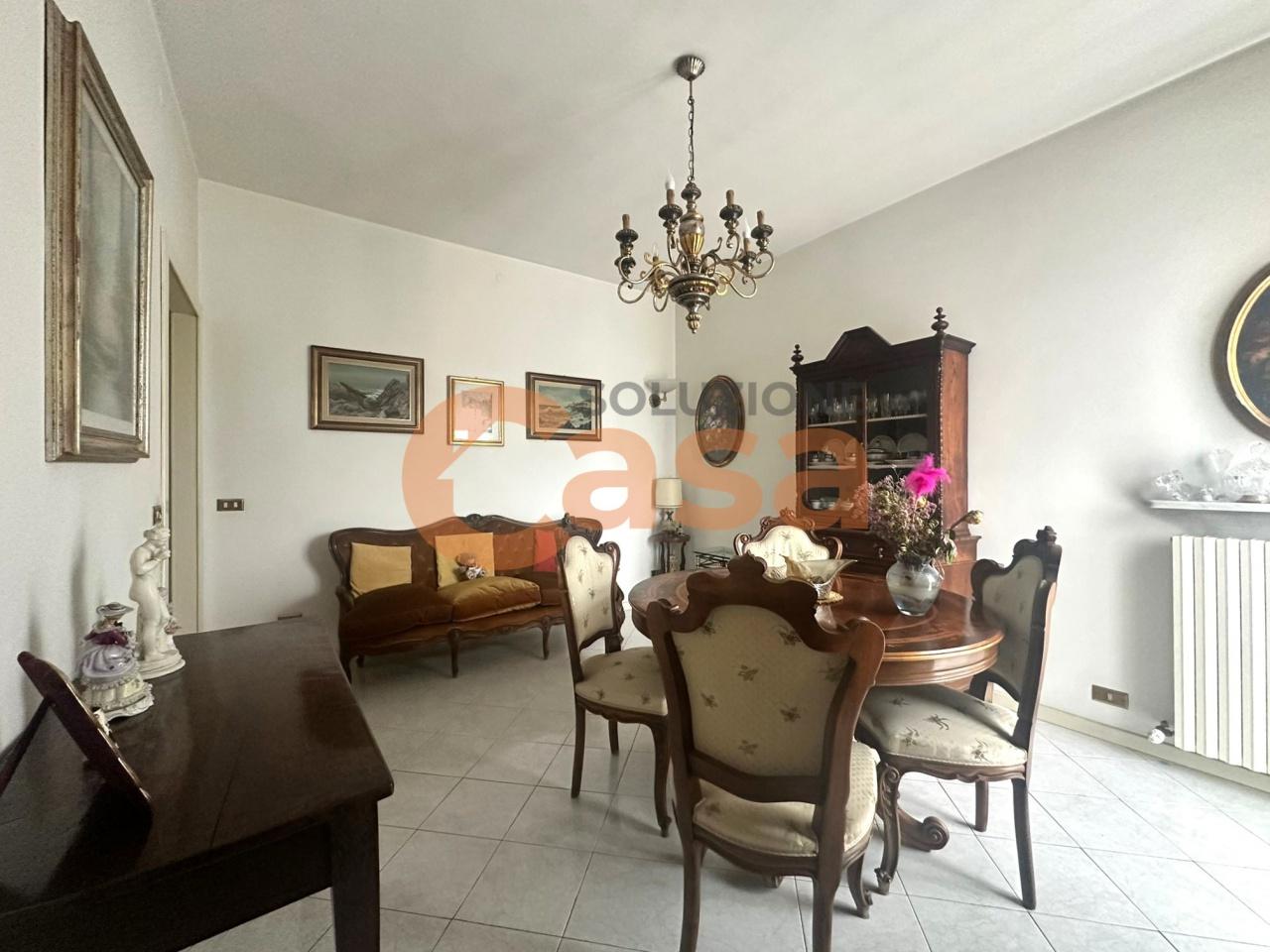 Sale Two rooms, Piacenza foto