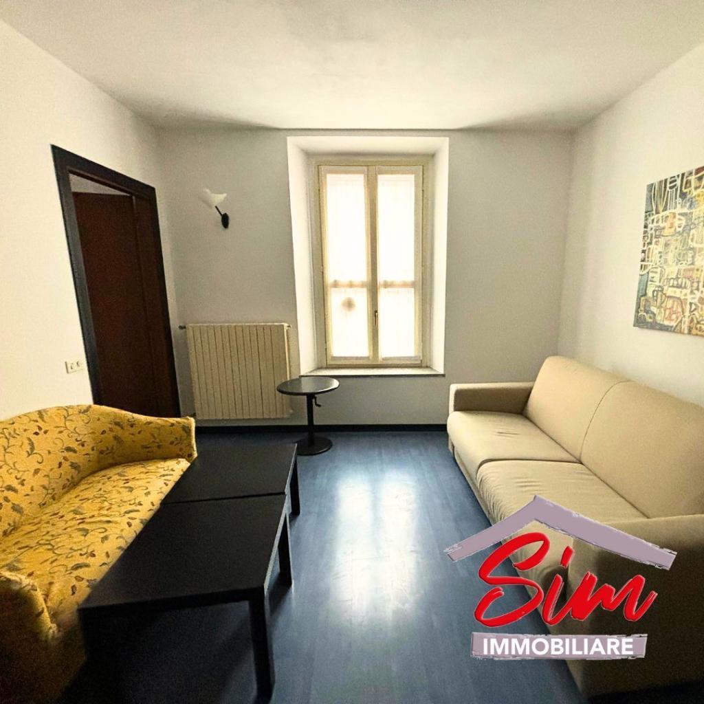 Renta Dos habitaciones, Novara foto