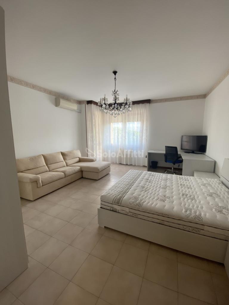 Rent Rooms and rooms for rent, Novara foto