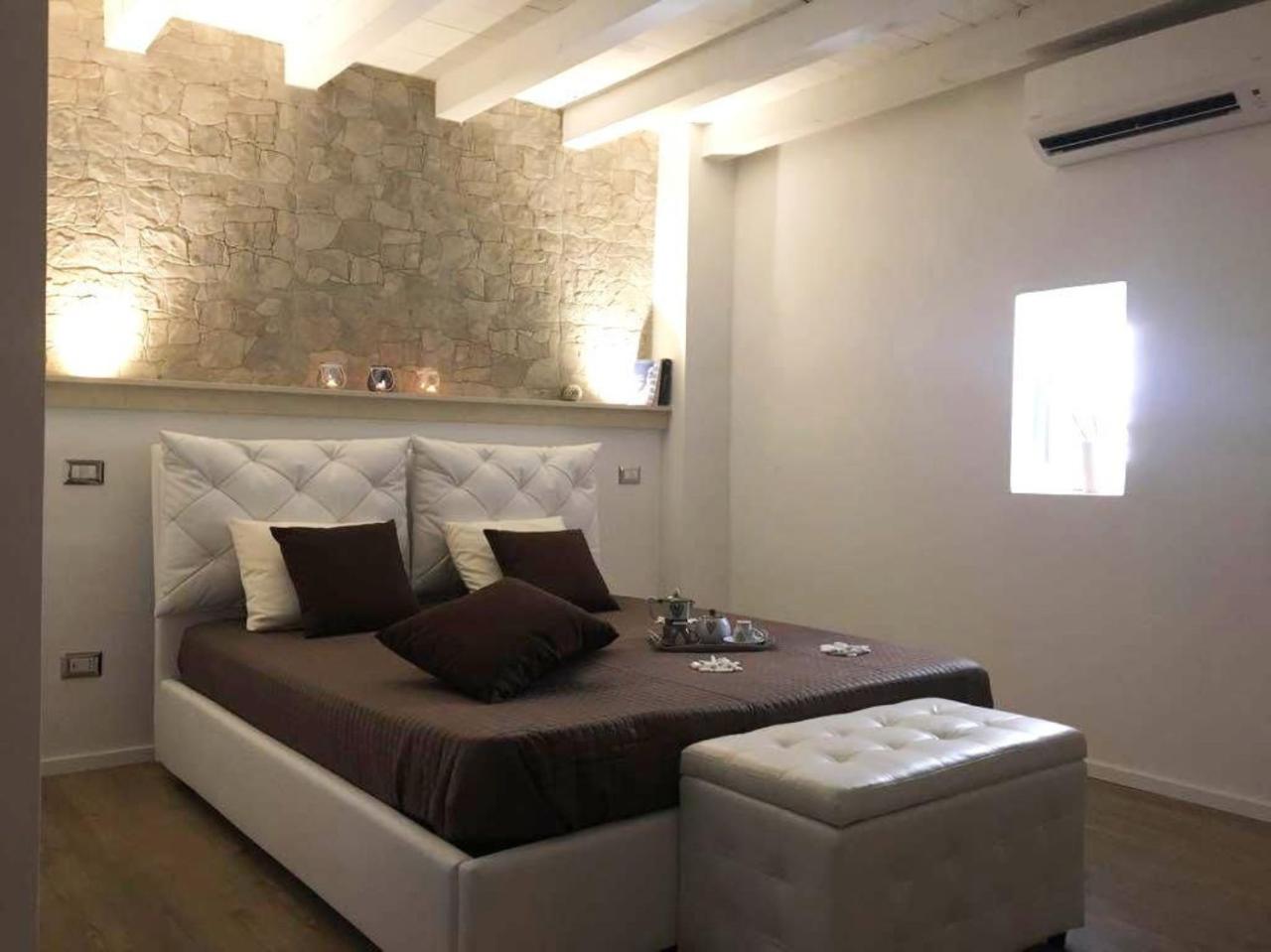 Rent Two rooms, Siracusa foto