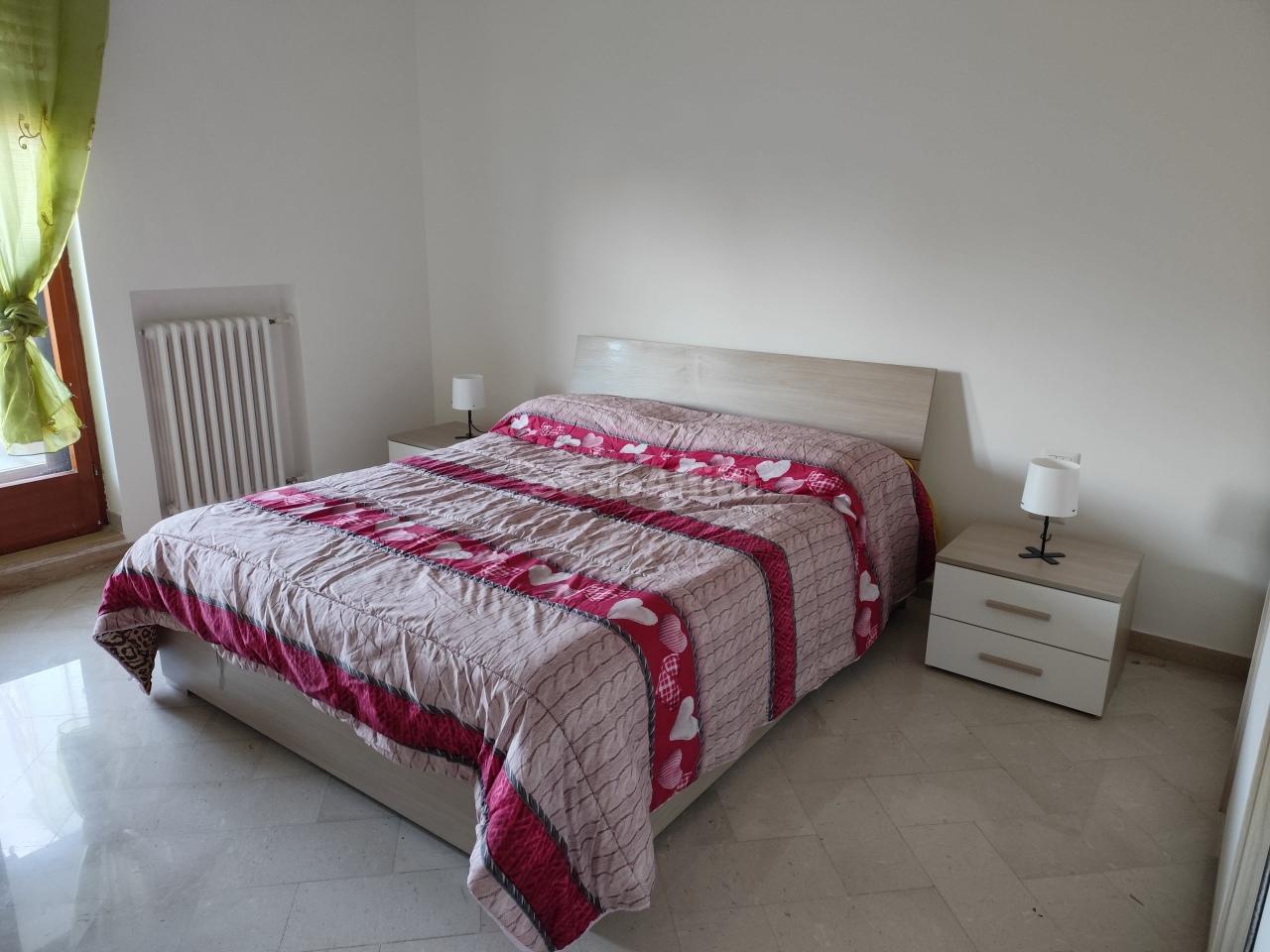 Rent Two rooms, Bari foto