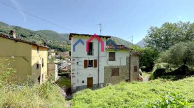 Sale Casa indipendente, Borgo a Mozzano
