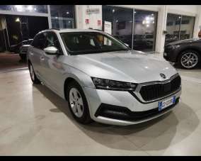 SKODA Octavia Elettrica/Benzina 2021 usata