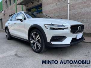 VOLVO V60 Cross Country Elettrica/Diesel 2023 usata, Venezia