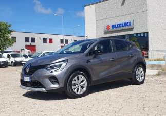 RENAULT Captur Benzina 2021 usata