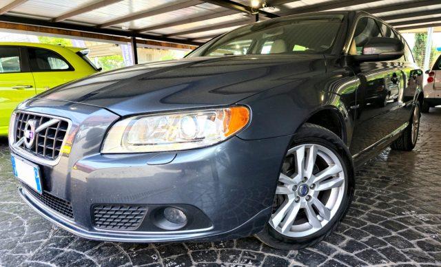 VOLVO V70 Diesel 2011 usata, Roma foto