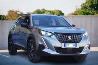 PEUGEOT 2008 Benzina 2023 usata, Caserta