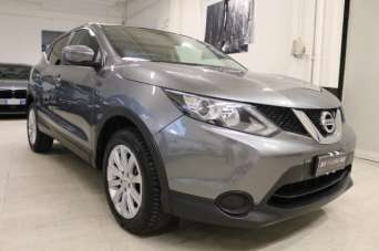 NISSAN Qashqai Benzina 2017 usata