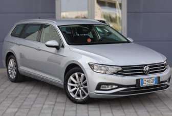 VOLKSWAGEN Passat Variant Diesel 2021 usata, Piacenza