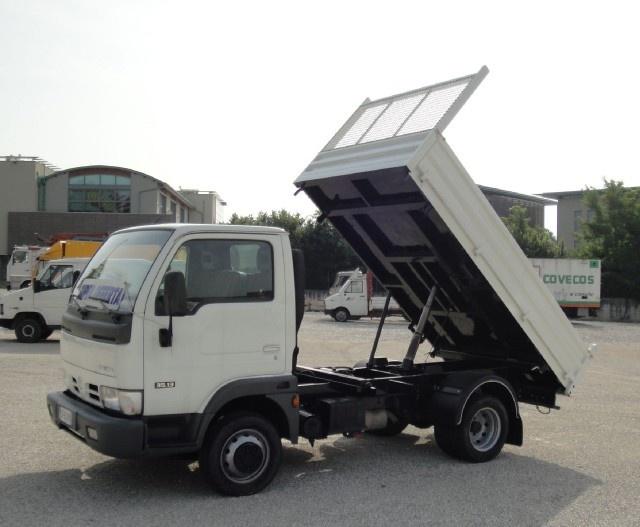 NISSAN Cabstar Diesel 2004 usata, Treviso foto