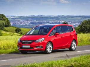 OPEL Zafira Diesel 2017 usata