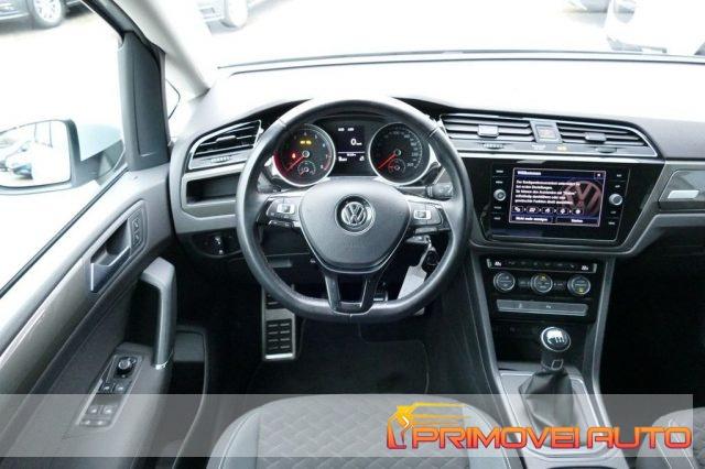 VOLKSWAGEN Touran Benzina 2016 usata, Modena foto